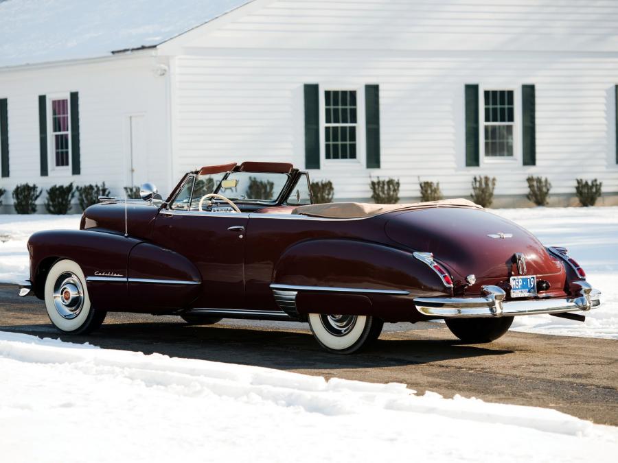  Cadillac Series 62 Convertible 1947 года  (фото 14 из 31)
